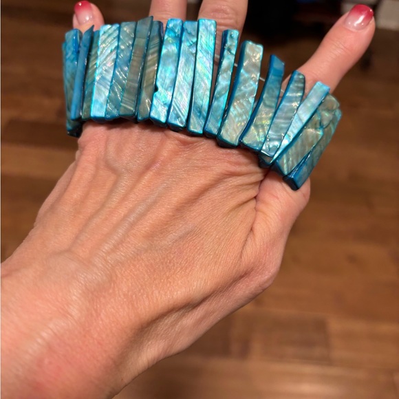 Blue Shell Bracelet - Picture 2 of 2